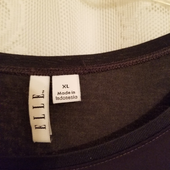 Elle - Picture 3 of 3